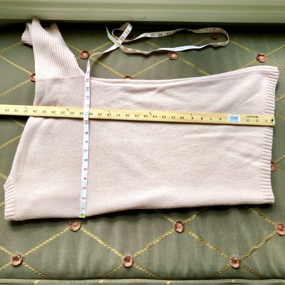 Sundance Oversized Sweater in Light Pink Wool Blend with Ribbed Drop Sleeves (M) - Picture 8 of 8